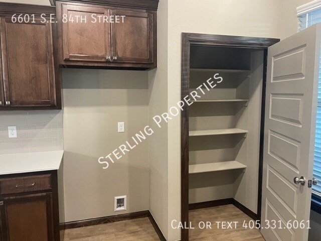 Building Photo - 6601 SE 84th St