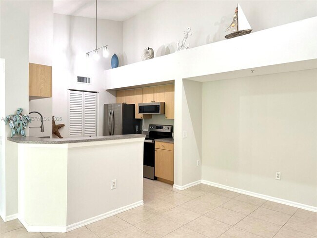 Building Photo - 1020 Villa Cir