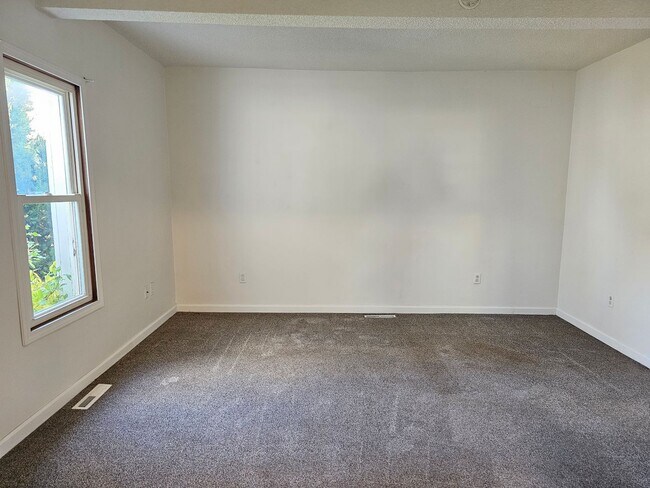 Building Photo - 521-523 Canal St