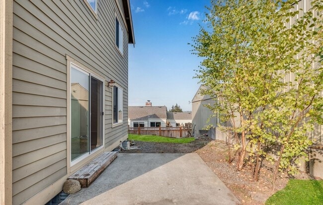 Building Photo - Beautiful Home In Puget Neighborhood