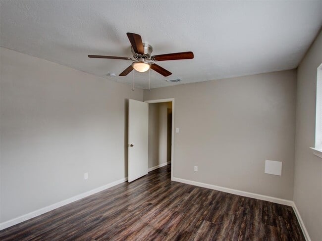 Building Photo - 10815 Montverde Ln