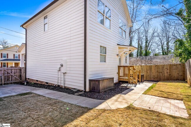 Building Photo - 309 Echols St