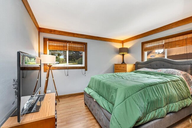 Building Photo - 4400 Valley Rd