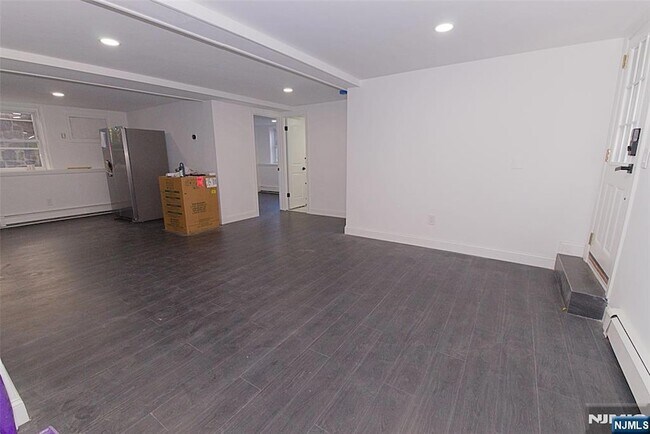Building Photo - 401 Undercliff Ave
