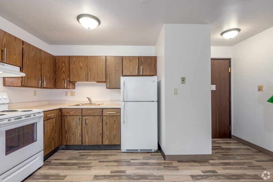 Kitchen 1BR, 1BA - 560SF - Kitchen - Green Court Apartments