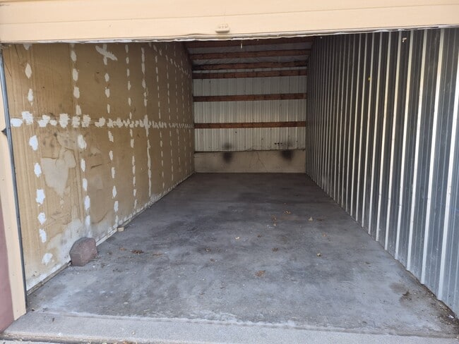 Building Photo - 1313 Oakland Rd NE