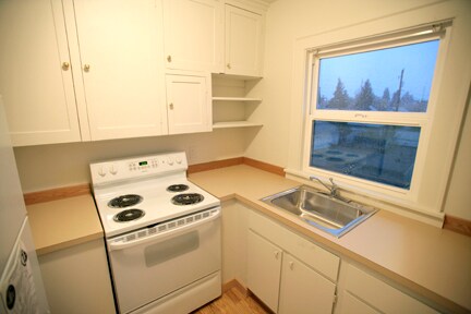 Building Photo - 3910 S Yakima Ave