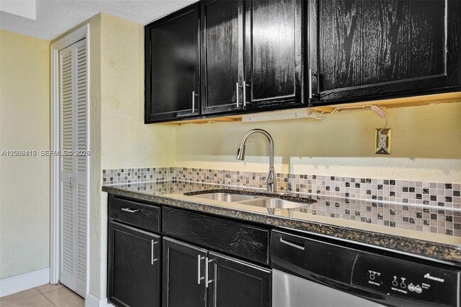 Building Photo - 7131 NW 24th Pl