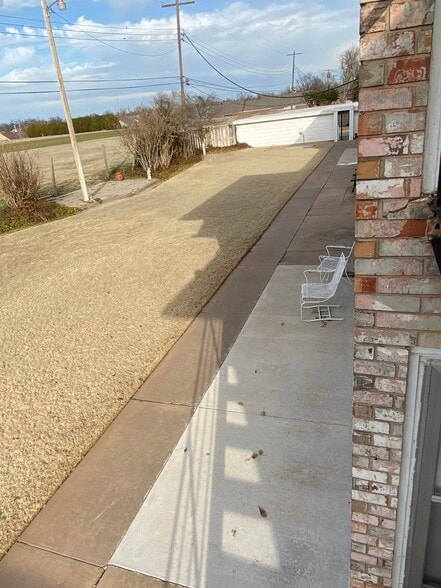 well managed back yard - 2314 Indian Dr