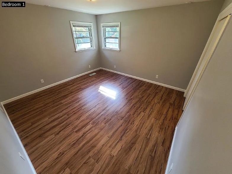 Building Photo - 11 Jan Ave