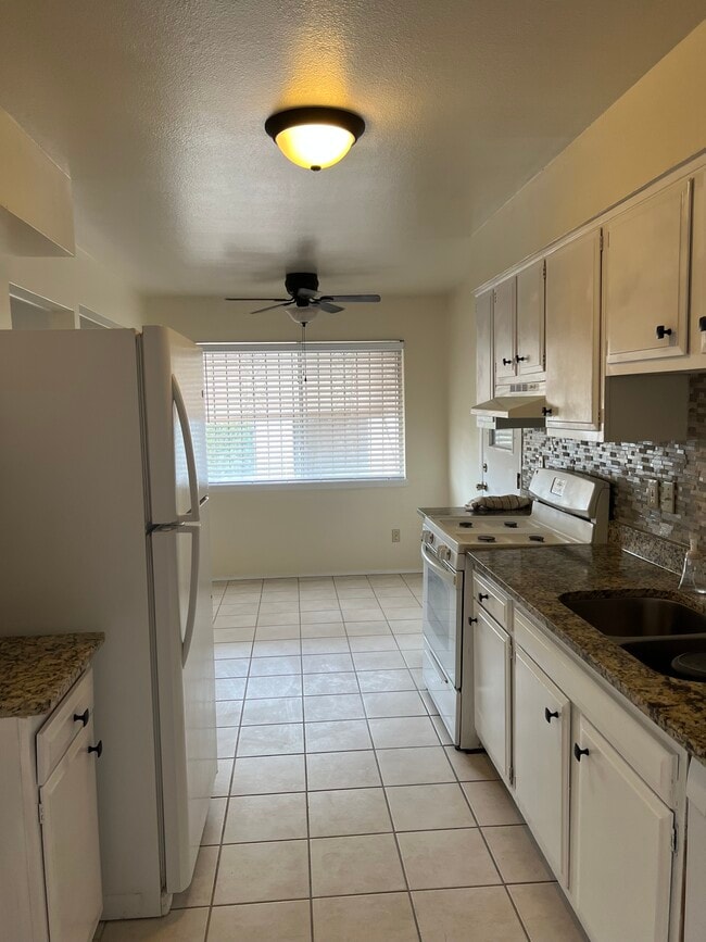 Building Photo - 7105 Tierra Alta Ave