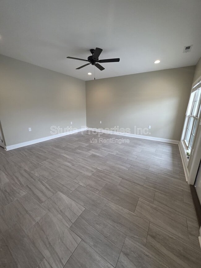 Building Photo - 304 Bentbrook Pl