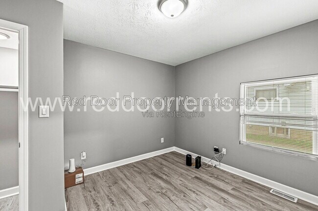 Building Photo - 3340 N Sherman Dr