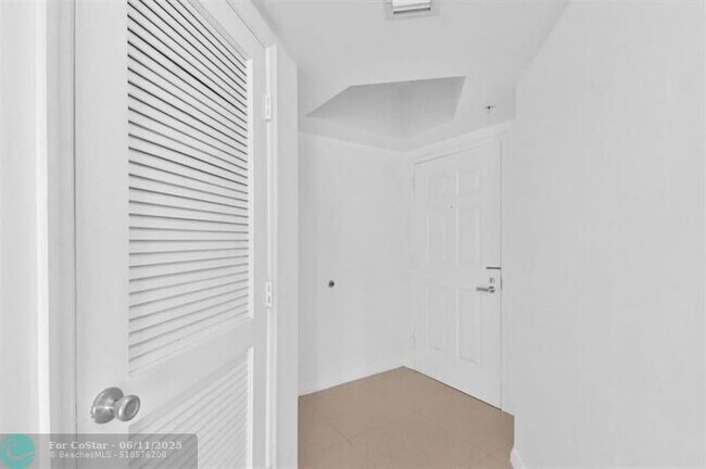 Building Photo - 16699 Collins Ave