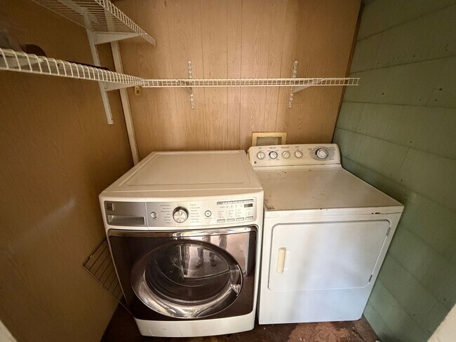 Building Photo - AUGUST RENT SPECIAL! 2 Bed, 1 Bath Home Available in Greenville