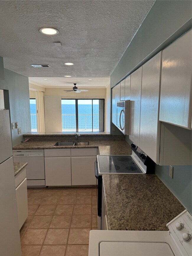 Building Photo - 7700 Seawall Blvd