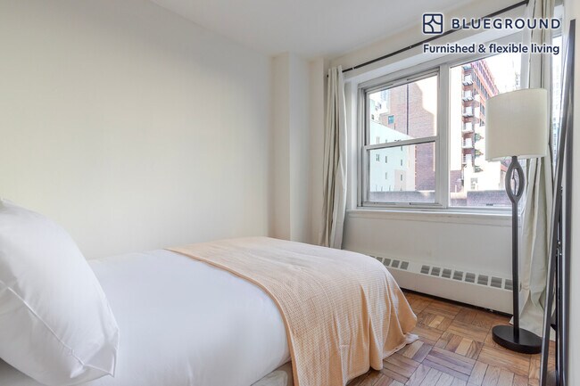 Building Photo - 300 E 46th St