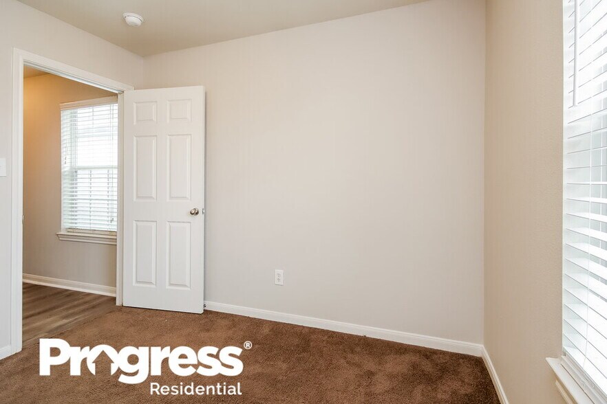 Building Photo - 4959 N Cancun Dr