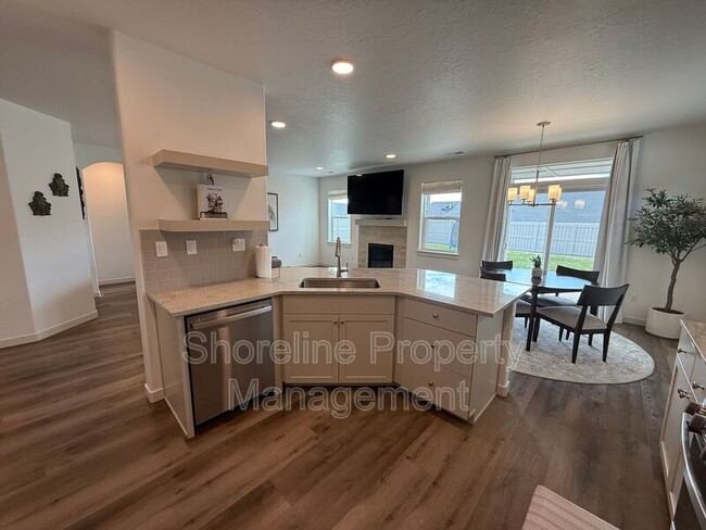 Building Photo - 10093 W Novato Dr