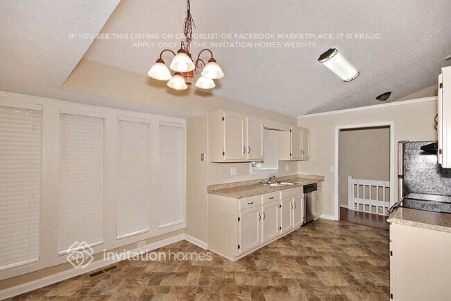 Building Photo - 261 Rustic Ridge Dr NE
