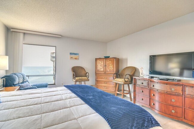 Building Photo - 450 S Gulfview Blvd