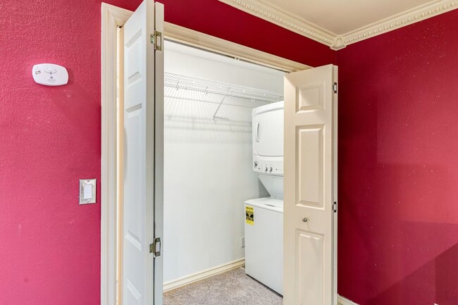 Building Photo - Fully Furnished Daylight Basement 2 Bedroo...