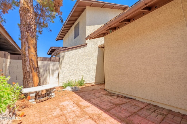 Building Photo - 170 E Guadalupe Rd