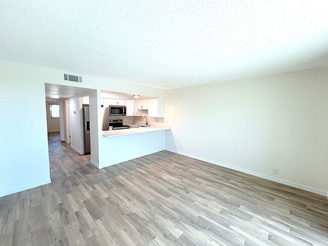 Building Photo - Updated 1 Bed 1 Bath Condo Across A1A from...