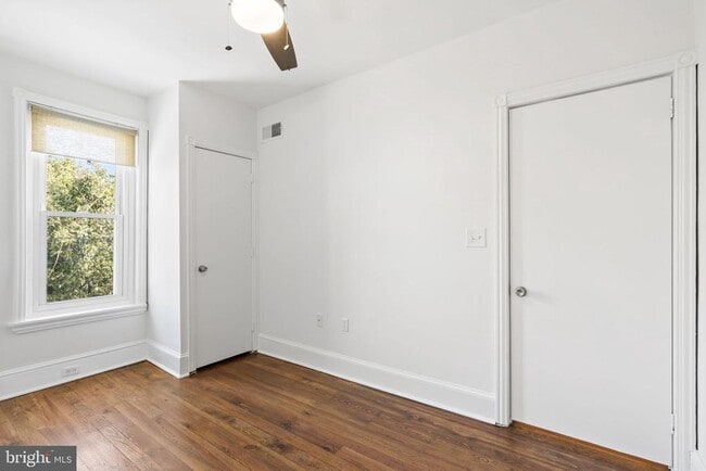 Building Photo - 465 Ripka St