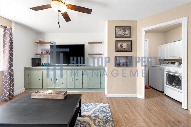 Building Photo - 4 Bed, 2 Bath Home with 2-Car Garage in North Nampa