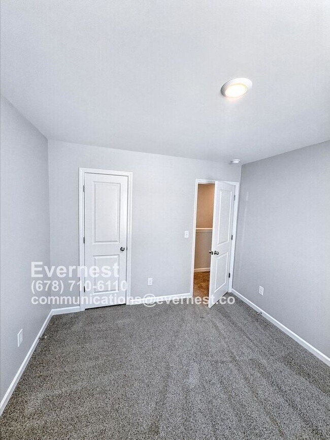 Building Photo - Spacious 4 Bed, 2.5 Bath Home with Attached 2-Car Garage