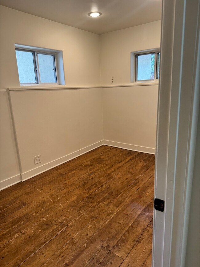 Building Photo - 1440 Old Topanga Canyon Rd