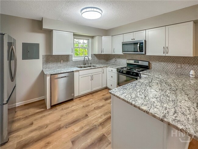 Building Photo - 406 Riverview Dr