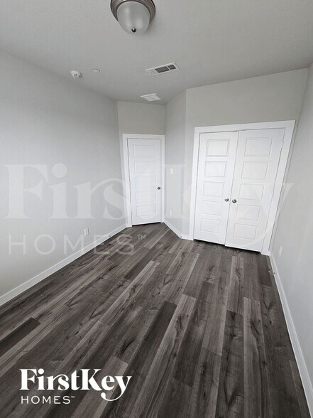 Building Photo - 381 N Centro Cir
