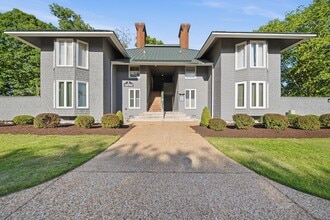 Building Photo - Resort Style Living - KINGSMILL (Graves Ordinary)