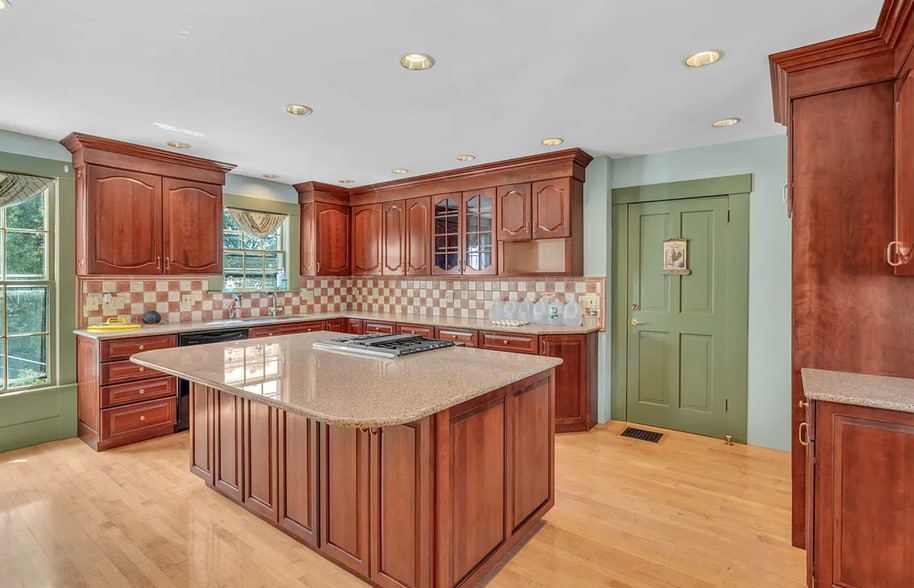 Building Photo - 344 Lowell St