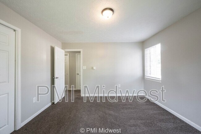 Building Photo - 6260 E 11th St