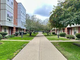 Building Photo - 3224 N Kilbourn Ave