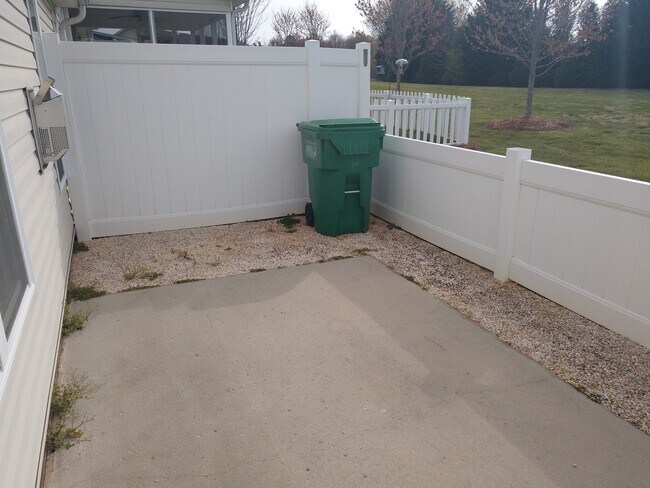 Building Photo - Beautiful Fenced in Patio Home in Colfax!