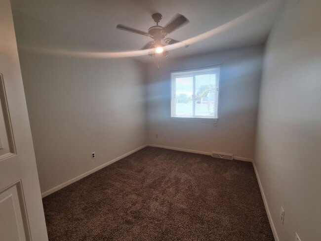 Building Photo - St Clair Shores 2 bedroom condo