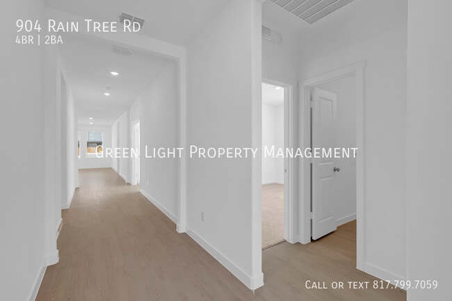 Building Photo - 904 Raintree Rd