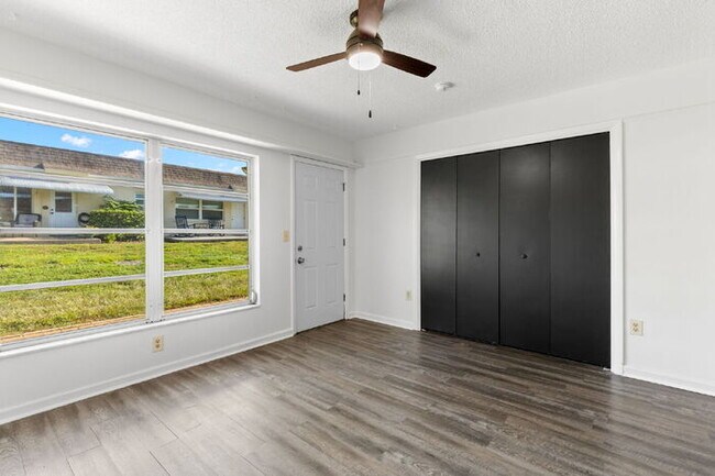 Building Photo - "Spacious 2-Bed, 2-Bath Condo Oasis in Prime Clearwater Location – 55+ COMMUNITY