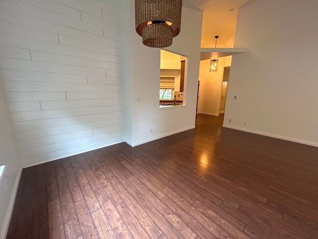 Building Photo - 3 Bedroom Home for Rent in Chico CA | Garage, Private Yard, Central HVAC