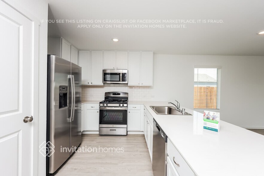 Building Photo - 2415 Fleming Dr