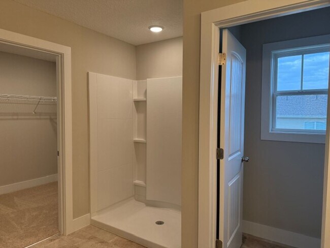 Building Photo - Maryville 37803 - 3 bedroom 2.5 bath - contact Debra Johnson 865-591-8281