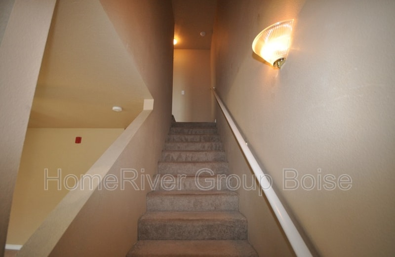 Building Photo - 1329 N Stephanie Ln