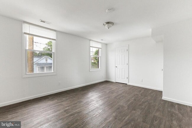 Building Photo - 211 Broad St