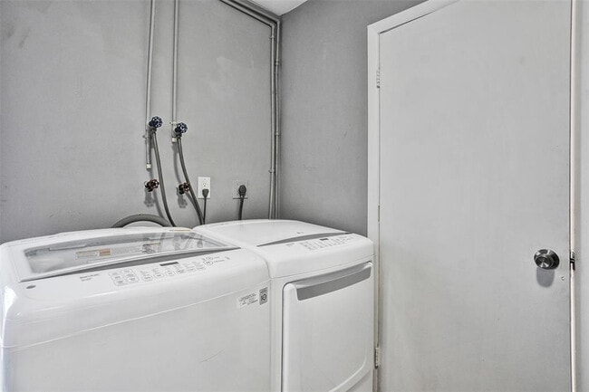 Building Photo - 6210 NE 21st Rd