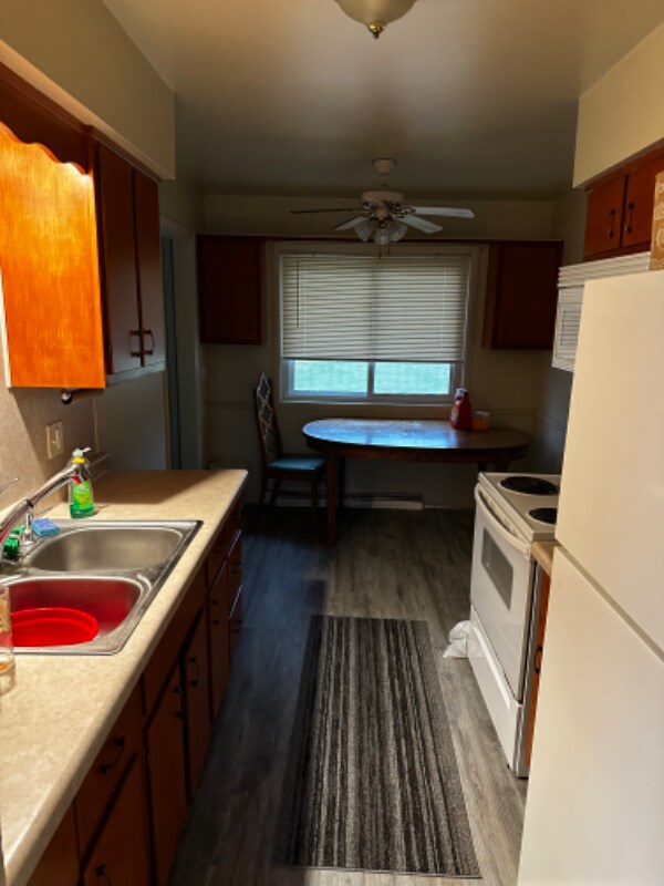 Building Photo - 2168 Meadowlawn Dr