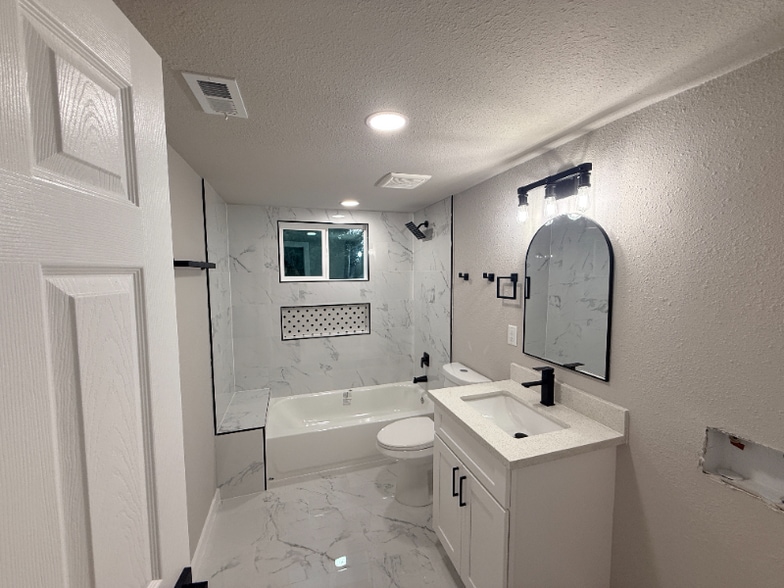 Building Photo - 5238 Pease St